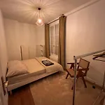 Elegant Artistic Flat On The Seine River