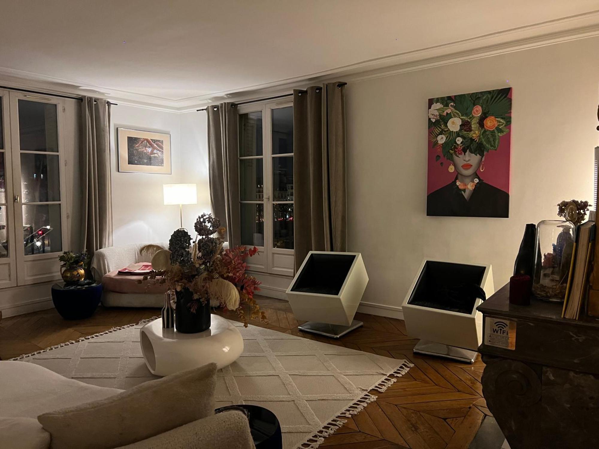Apartment Elegant Artistic Flat On The Seine River