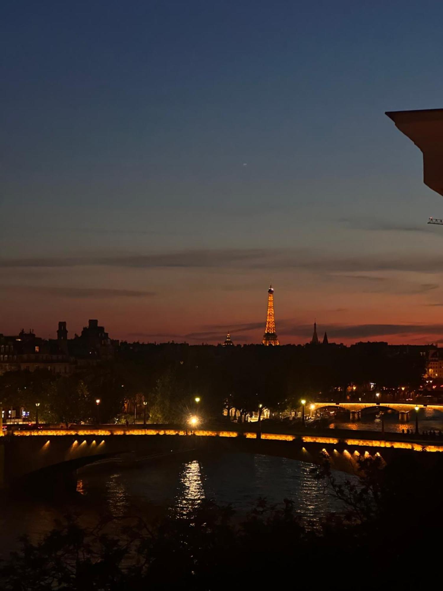 Elegant Artistic Flat On The Seine River * Paris